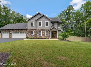 330 Deer Run Dr, Mountain Top, PA 18707