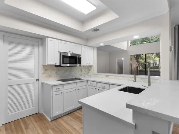 336 Litchfield Ln, Houston, TX 77024