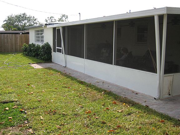 Big Yard - perfect for kids and/or dogs