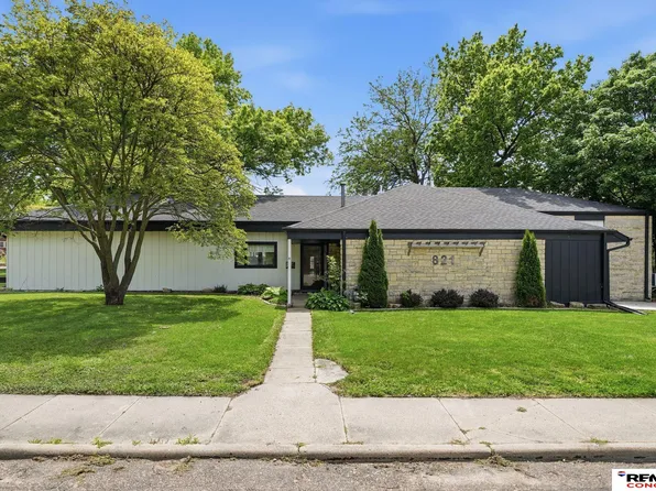 821 N 13th St, Beatrice, NE 68310