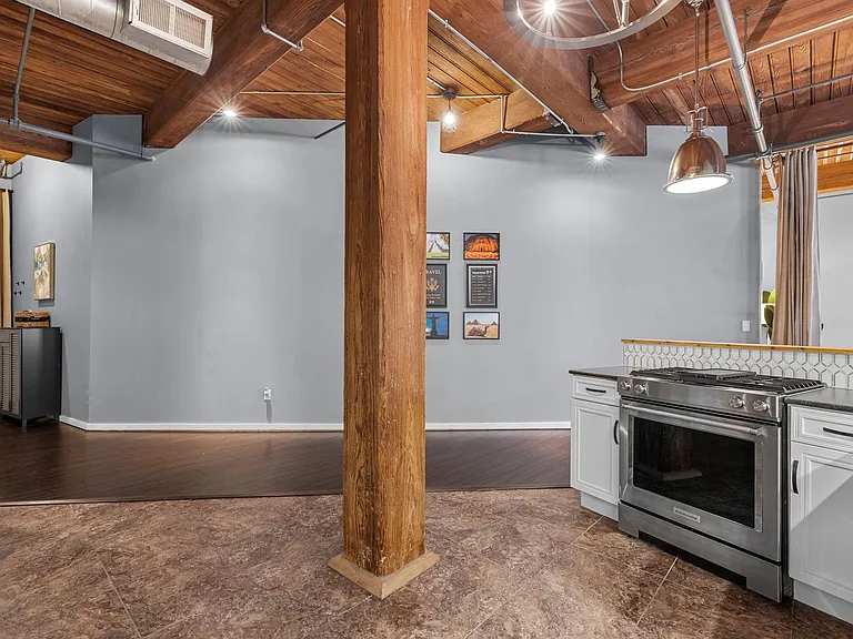 703 N 13th St #307 — Photo 9
