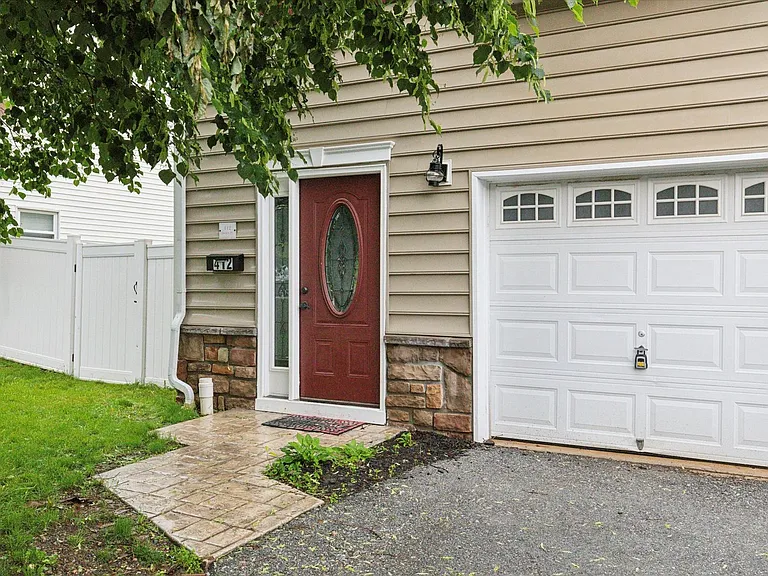 412 Heckle St — Photo 2