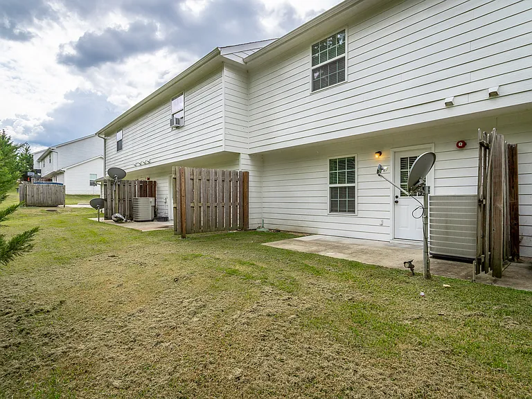 1156 Maple Tree Ln — Photo 5