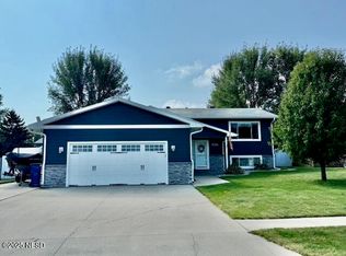2904 Derby Ave NW, Watertown, SD 57201