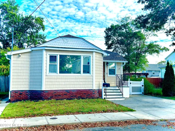 25 Lakewood Avenue, Keansburg, NJ 07734