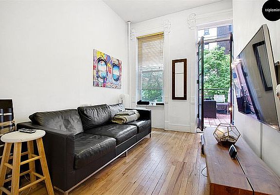 2nd image of 115 W 78th St APT 3R