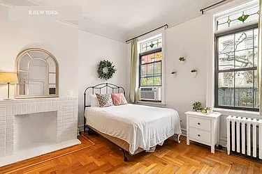 Rented by R New York