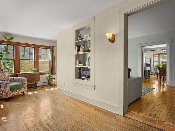 4th image of 916 Giles St