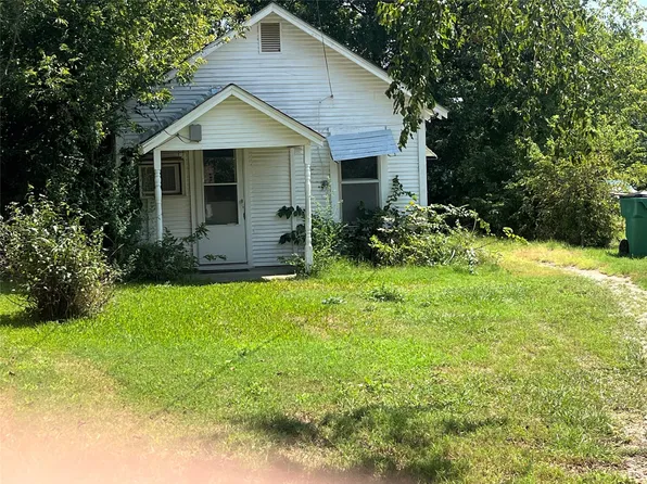 307 W Boggess St, Saint Jo, TX 76265