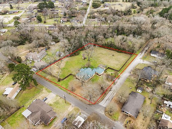 3rd image of 107 Hollywood Dr