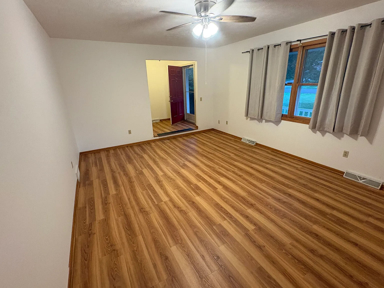 3 bed, 1408 sqft, $1,400 — Photo 2