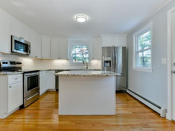3rd image of 4 Monmouth St