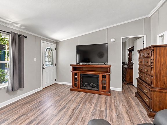 5th image of 16 Lilac Ln