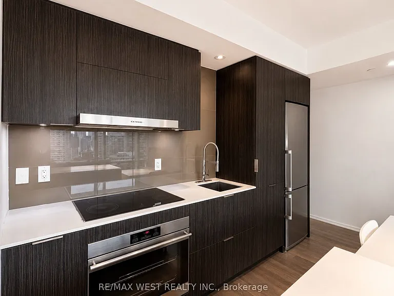 1 Bloor St E #1007 — Photo 6