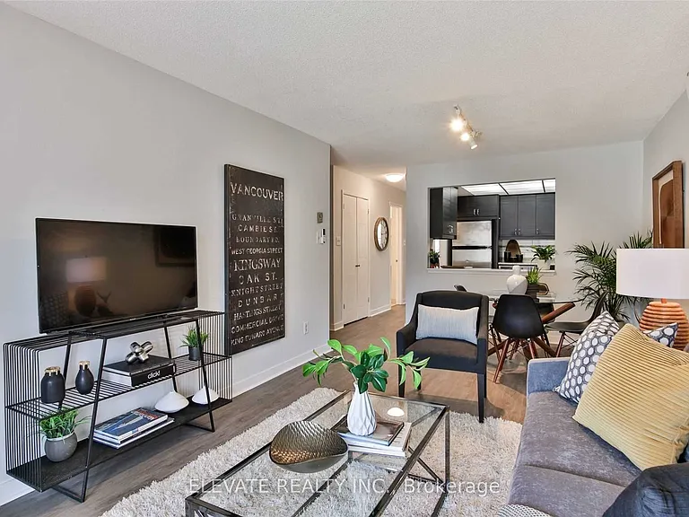 2131 Dufferin St — Photo 15