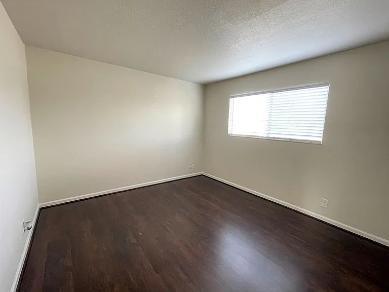 Lincoln Courtyards at 531 Glendora Avenue — Photo 11