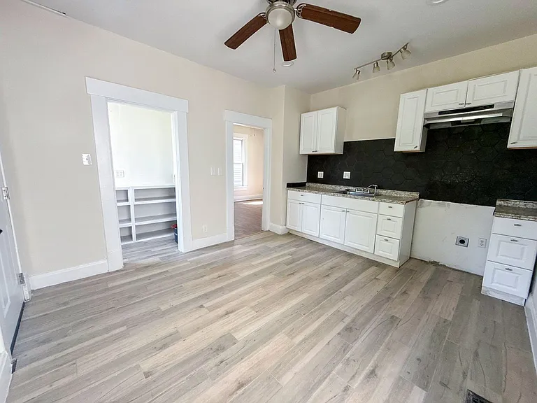 1174 Walters St — Photo 5