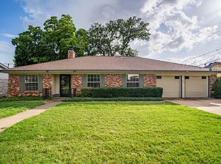 1905 Cimarron Trl, Hurst, TX 76054