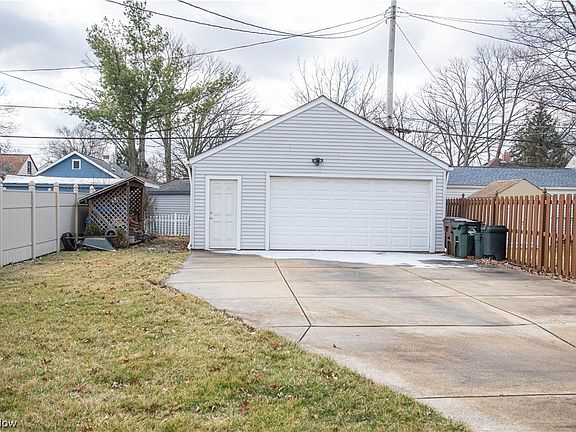 3rd image of 1111 Tuxedo Ave