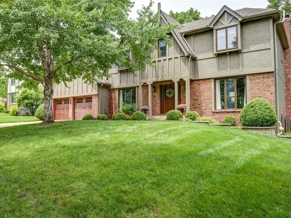 10112 W 121st St, Overland Park, KS 66213