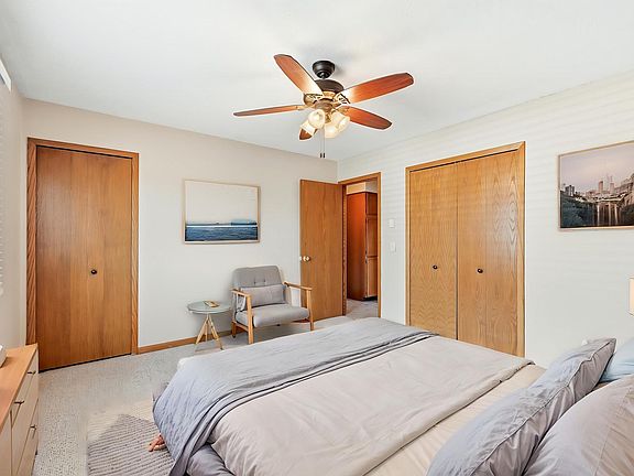 5th image of 2809 19th Ave NW APT D