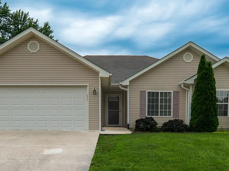 5104 Opal Dr — Photo 1