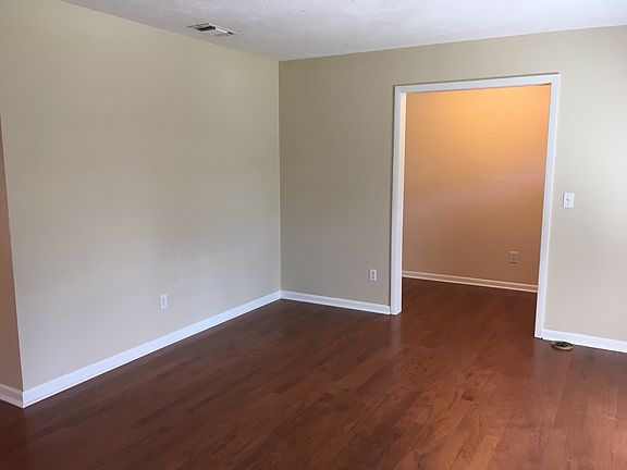 4th image of 2916 Huntington Dr