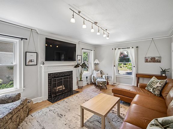 2nd image of 1009 40th St