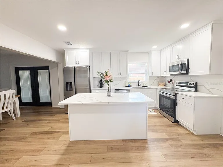 3054 Adrian Ave — Photo 8
