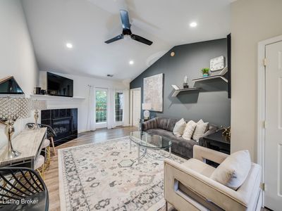 9314 Pine Lake Dr UNIT 201, Louisville, KY, 40220