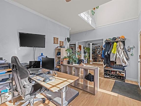 5th image of 725 Beach Rd