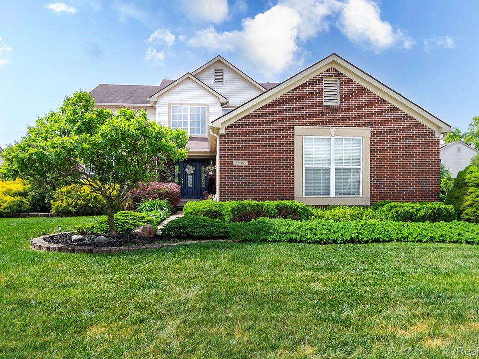 1st image of 25065 Maxwell Ln