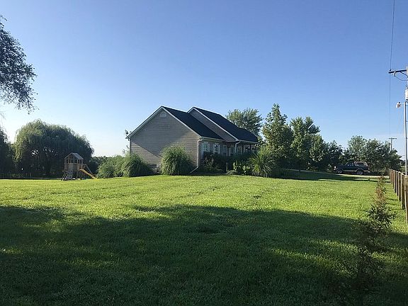 2nd image of 38519 Hedge Ln