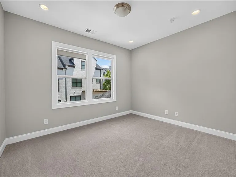 124 W Wieuca Rd NE — Photo 11