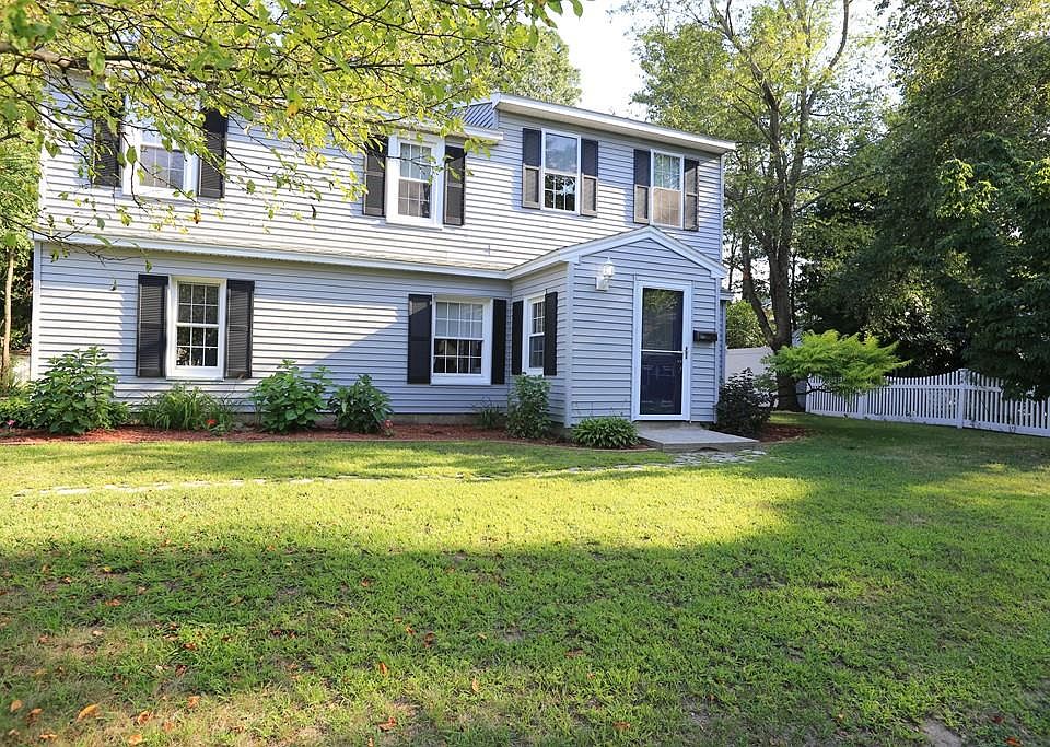 1st image of 6 Greenwood Dr