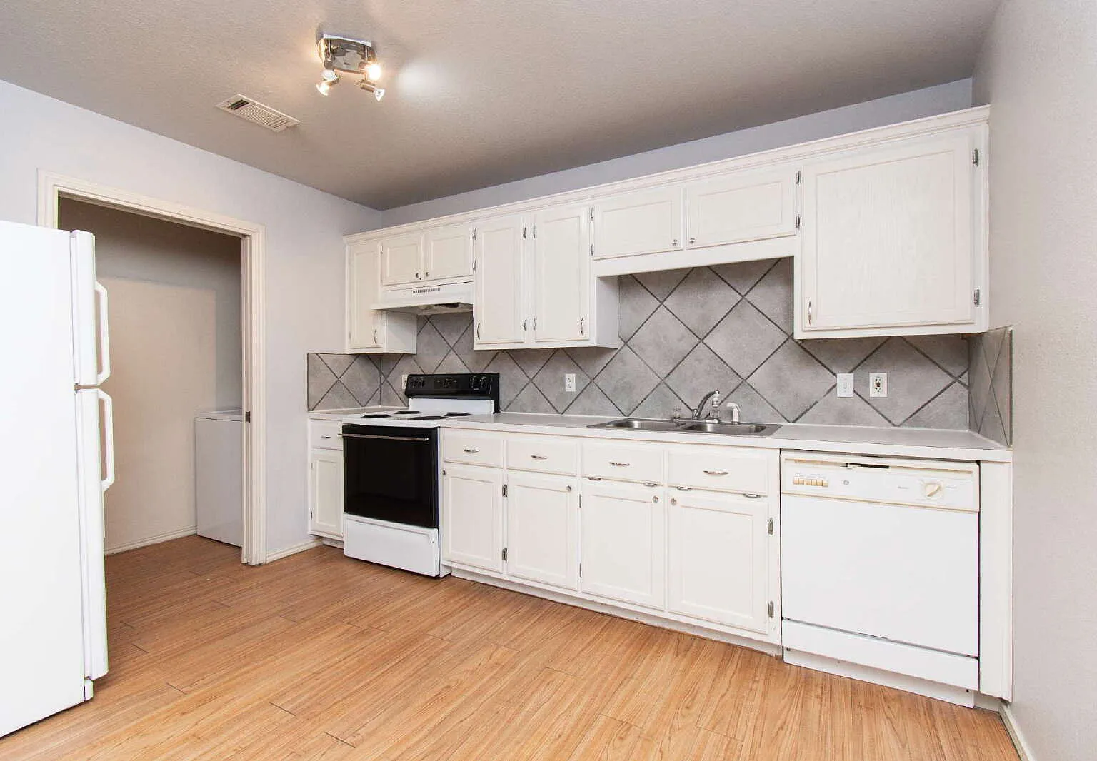 1 bed, 1.0 bath, 702 sqft, $695 — Photo 4