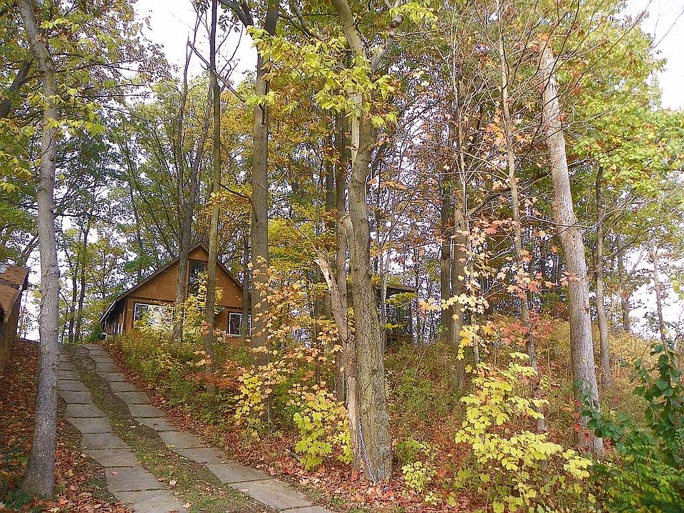 1st image of 387 Seneca Dr