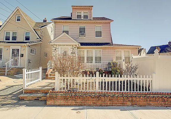2nd image of 11321 Delevan St