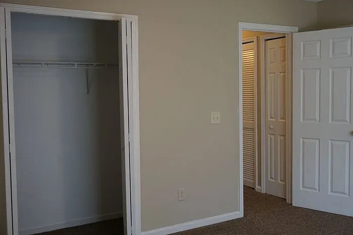 5562 Bennington Dr — Photo 11