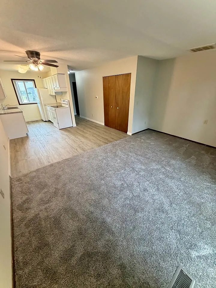 2 bed, 800 sqft, $1,045 — Photo 4