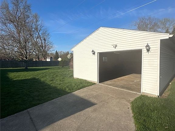 2nd image of 6121 Freeport Dr