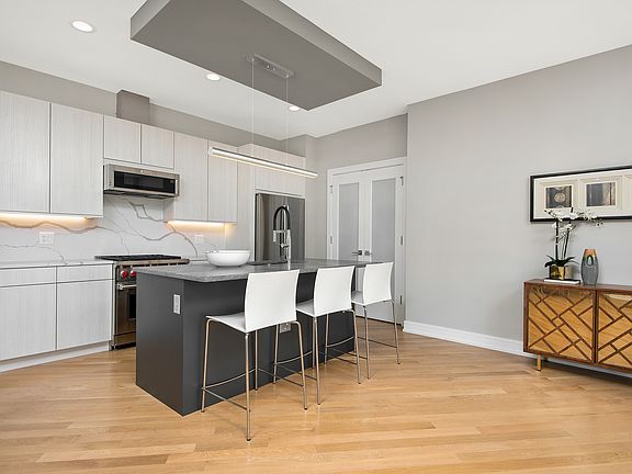 5th image of 680 N Milwaukee Ave APT 302