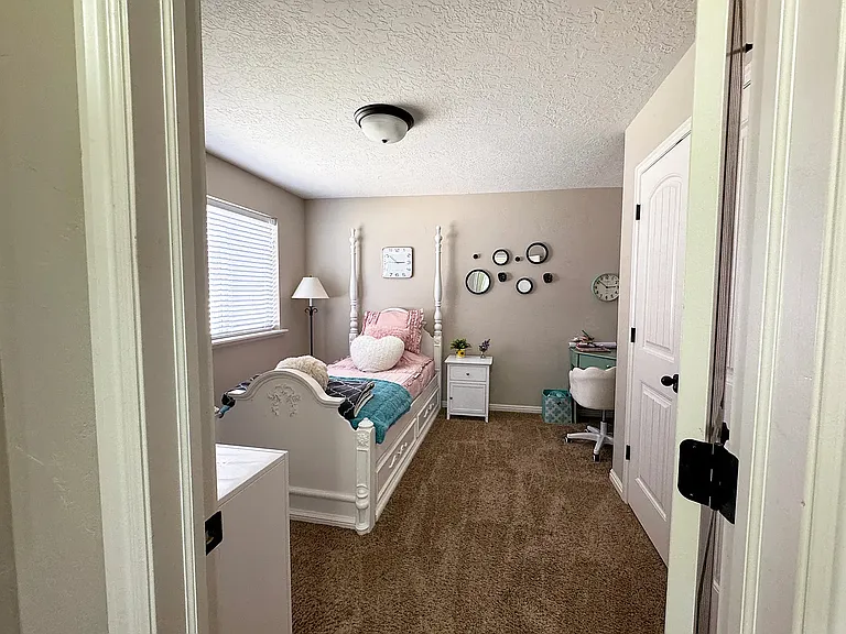 1661 S 1960 E — Photo 24