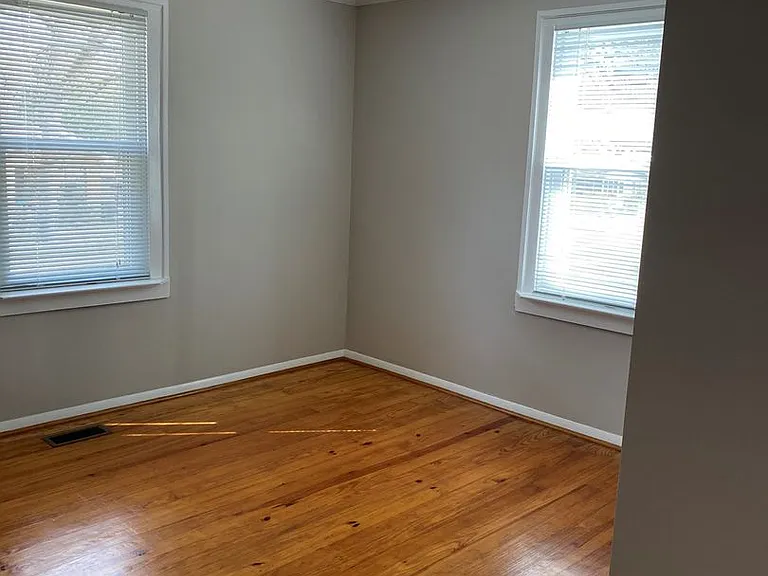 701 W Walnut St — Photo 14