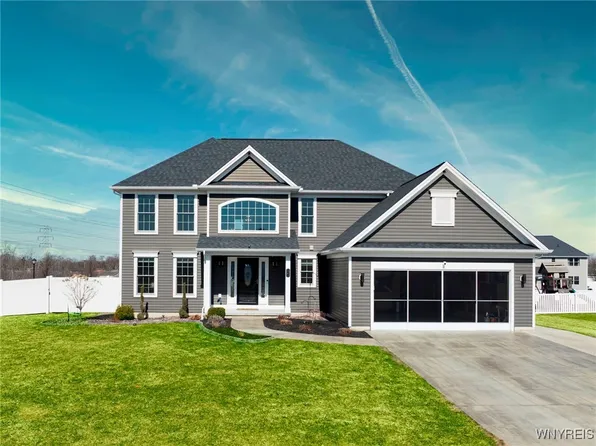 2 Vista Ct, West Seneca, NY 14224