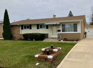 253 E Normandy Dr, Addison, IL 60101