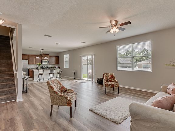 3rd image of 3850 Falcon Crest Dr