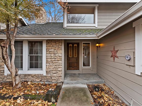 3rd image of 373 W Charlwood Ct