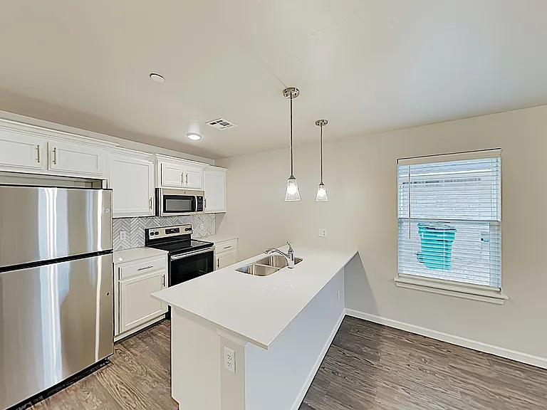 4906 Avion Ct — Photo 4