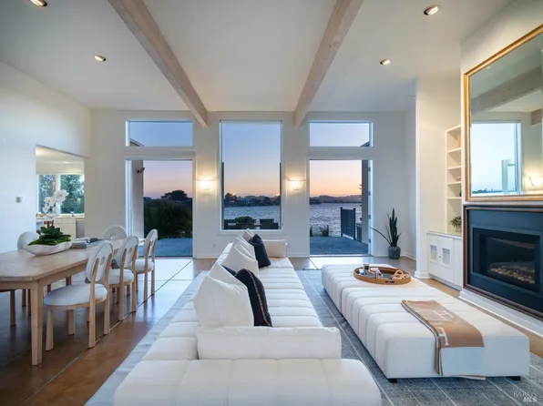 17 Dipsea Road, Stinson Beach, CA 94970